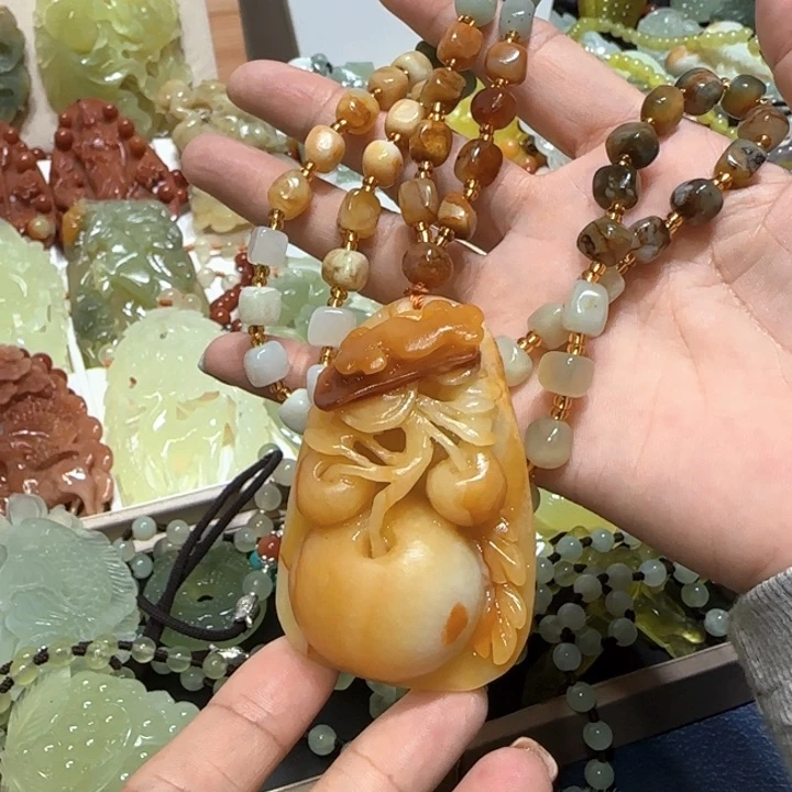 未镶嵌蛇纹石玉吊坠