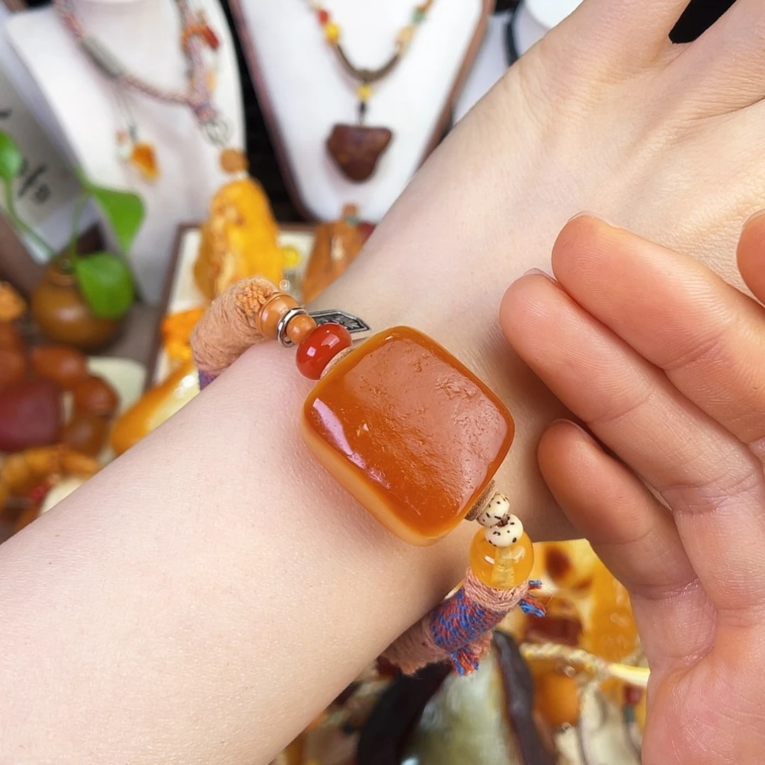 未镶嵌琥珀珠宝奇石，