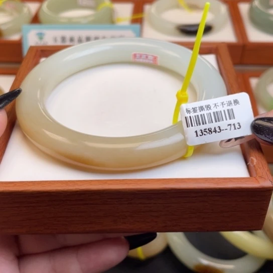 【闪购商品】未镶嵌手镯和田玉62.6