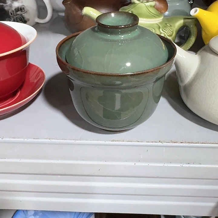 主人杯一个，瓷。。品茗