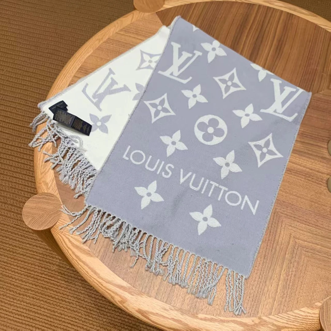 99新 LouisVuitton/路易威登 壹臻娇/灰白色经典羊毛围巾12283316
