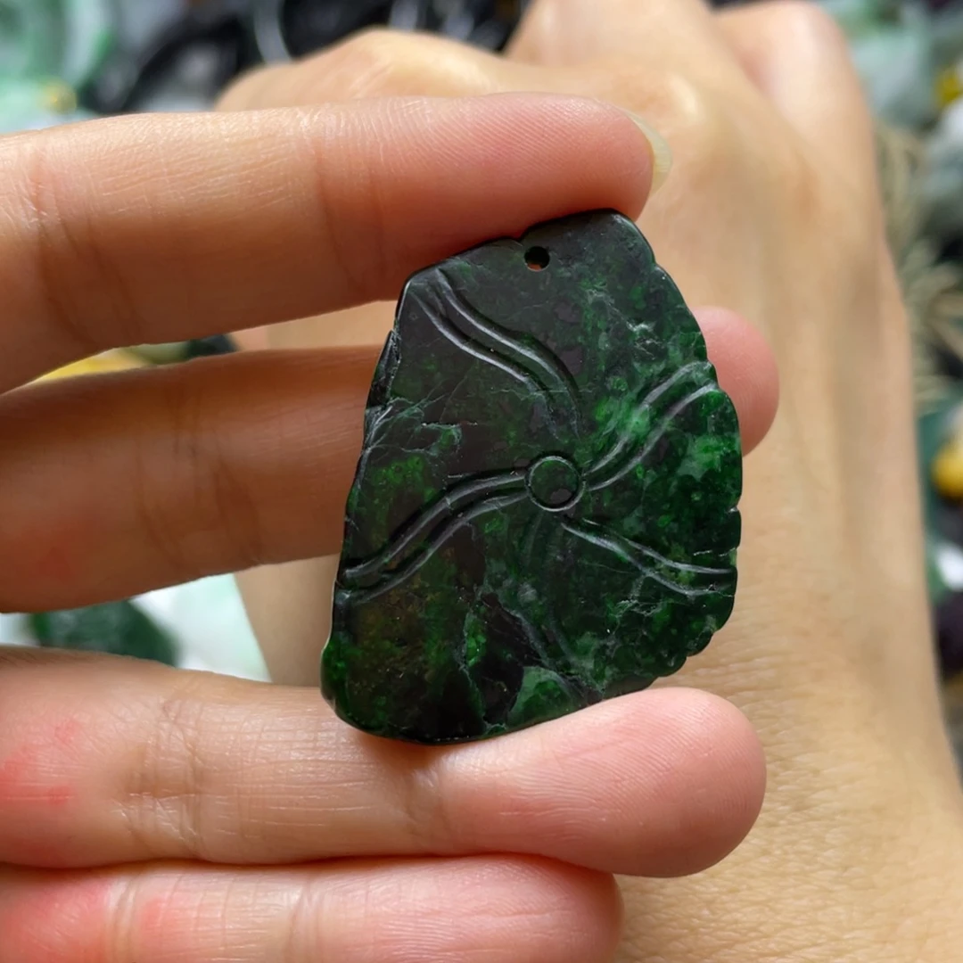 翡翠颈饰未镶嵌梦**生牌子