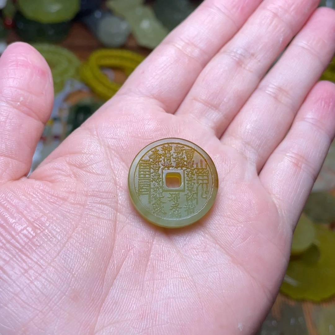 多***记蛇纹石玉未镶嵌吊坠