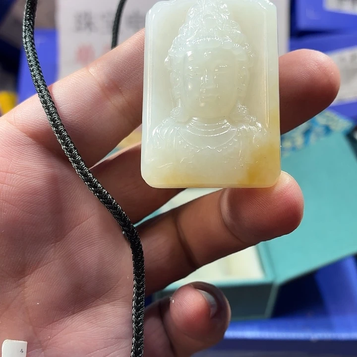 颈饰未镶嵌和田玉（糖玉）