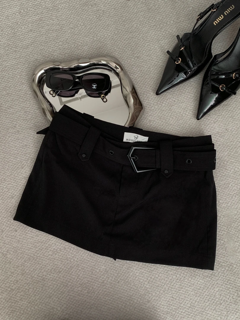 轮K 6【特工半裙】很辣！“装饰性腰带”偏低腰版的西装短裤