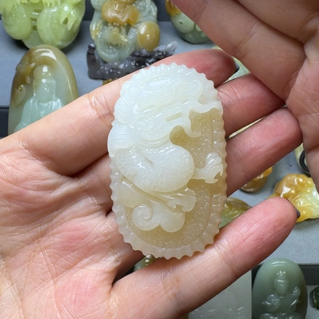 和田玉颈饰未镶嵌血**教