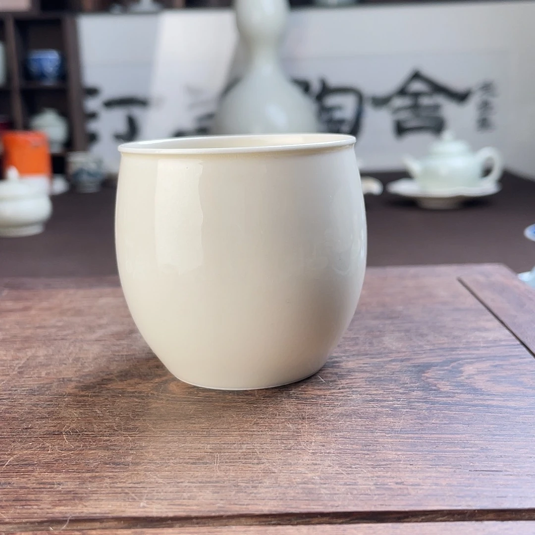 定瓷白釉素面龙蛋杯