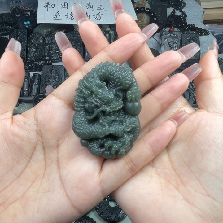 颈饰未镶嵌和田玉
