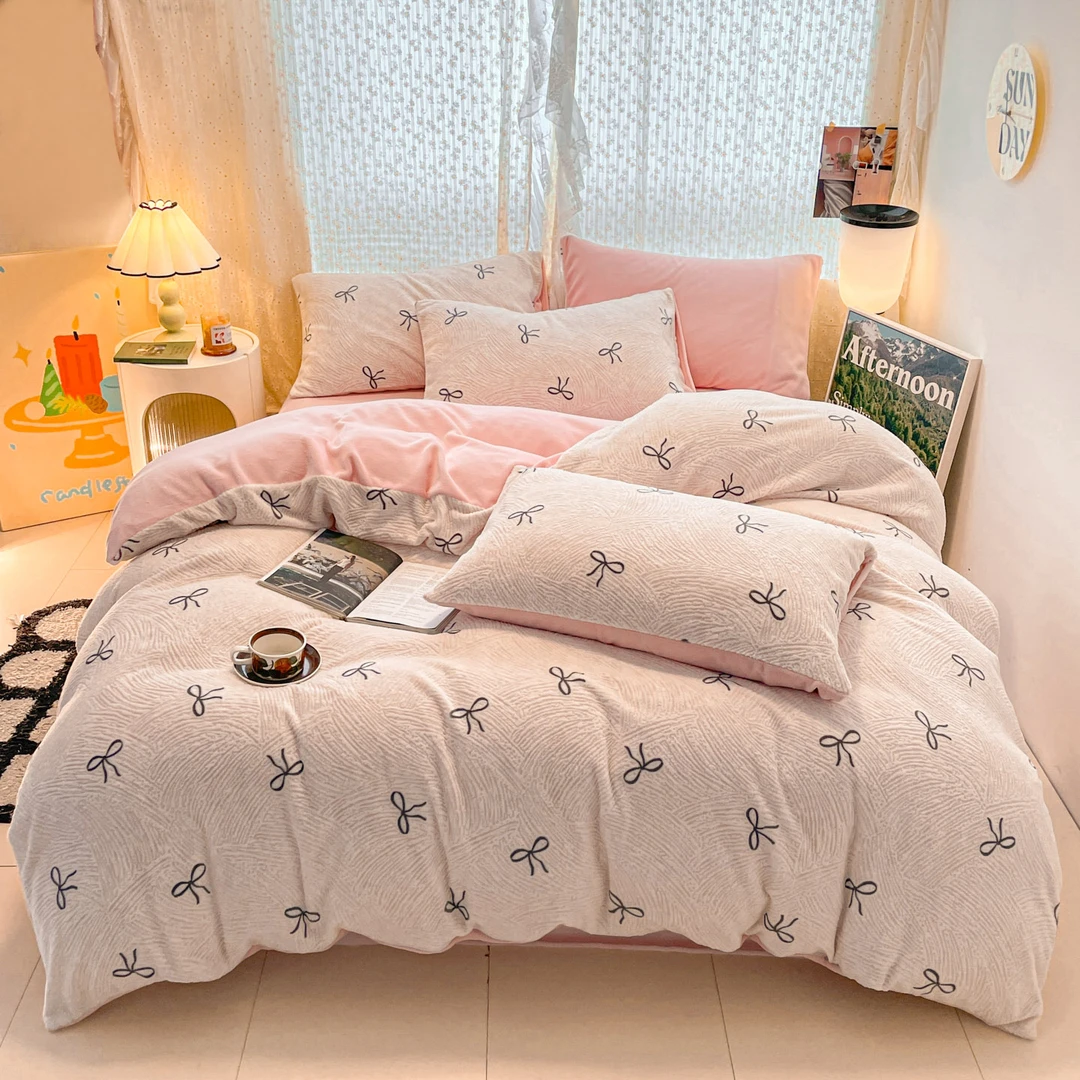 冬季双拼高克重牛奶绒雕花牛奶绒床品套件四件套