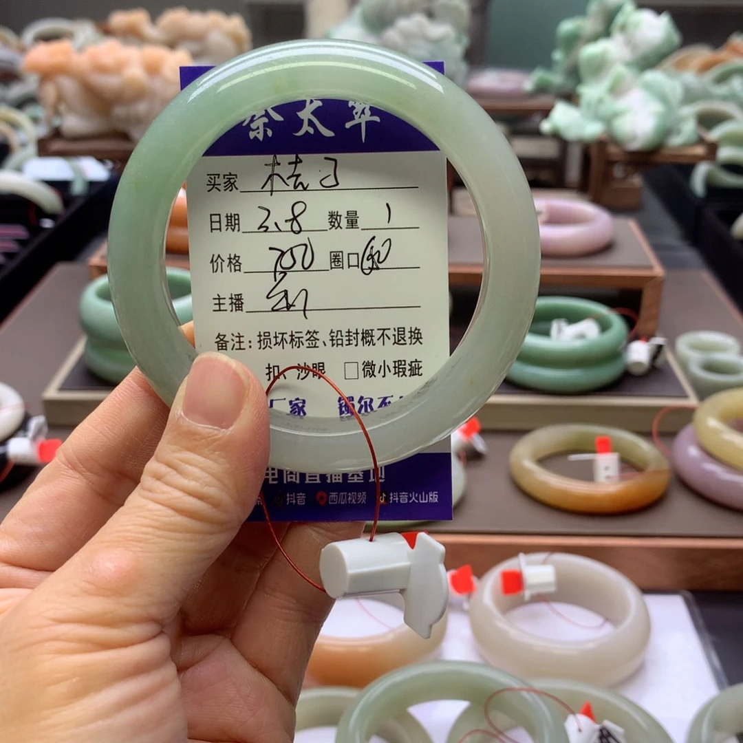 【闪购商品】石英质玉手镯未镶嵌桔*