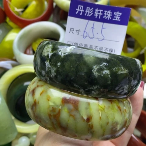蛇纹石玉手镯未镶嵌