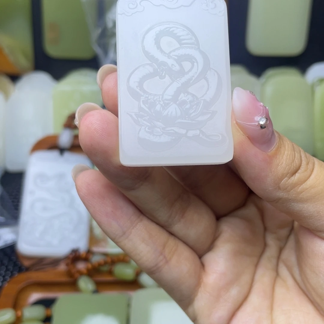 情**生昆仑山料蛇蛇吊坠