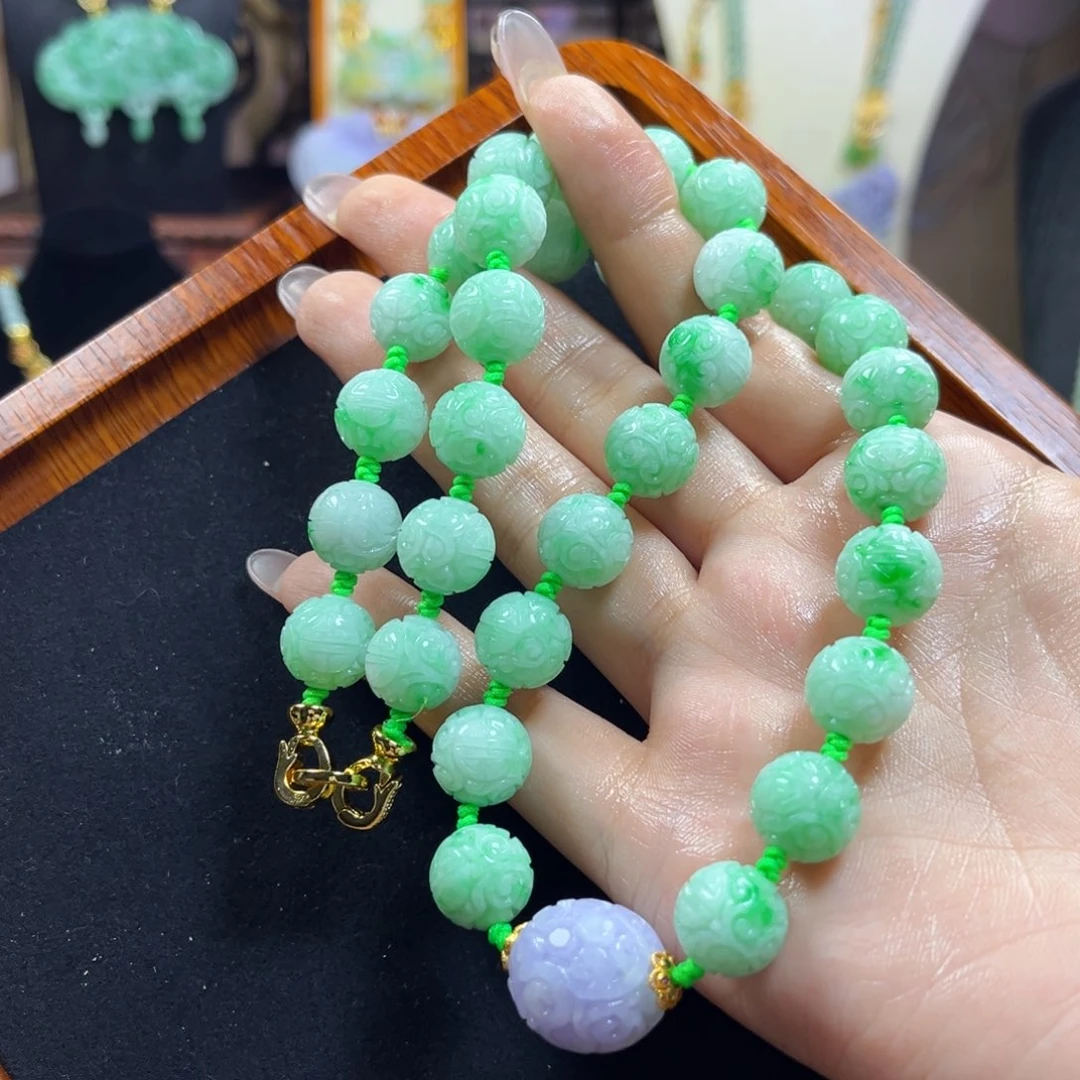 翡翠未镶嵌吊坠(赠链)冰绿