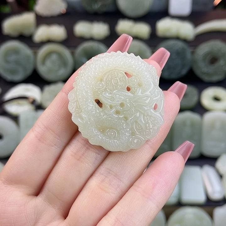 和田玉未镶嵌颈饰