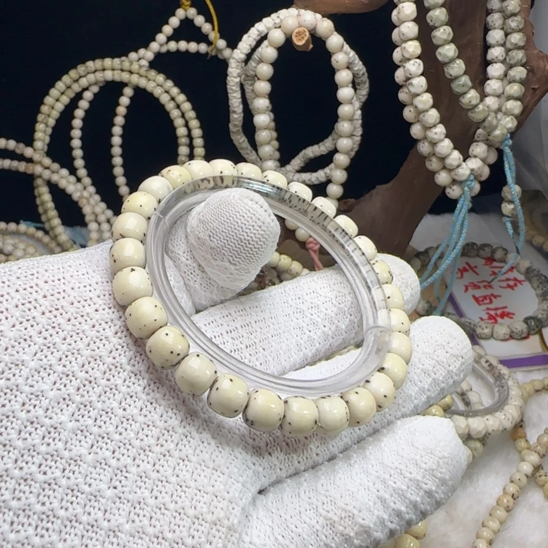 手串星月菩提87玉化绿包白通体