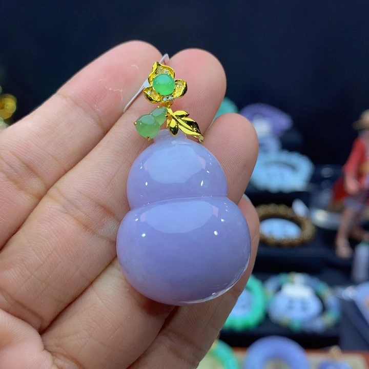 翡翠18K金镶嵌颈饰翡翠