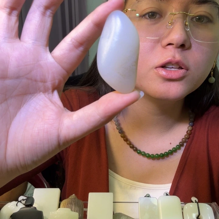 夜***色和田玉未镶嵌颈饰