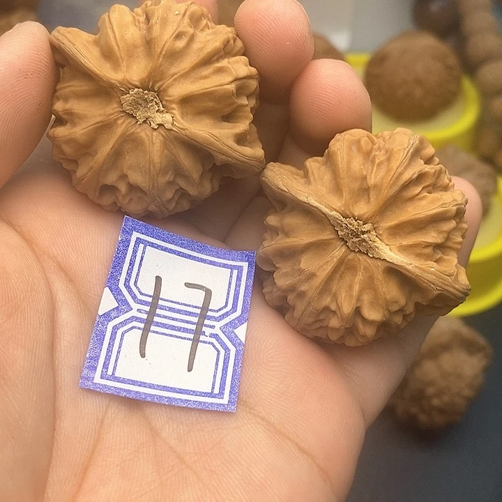 文玩核桃把件宫灯