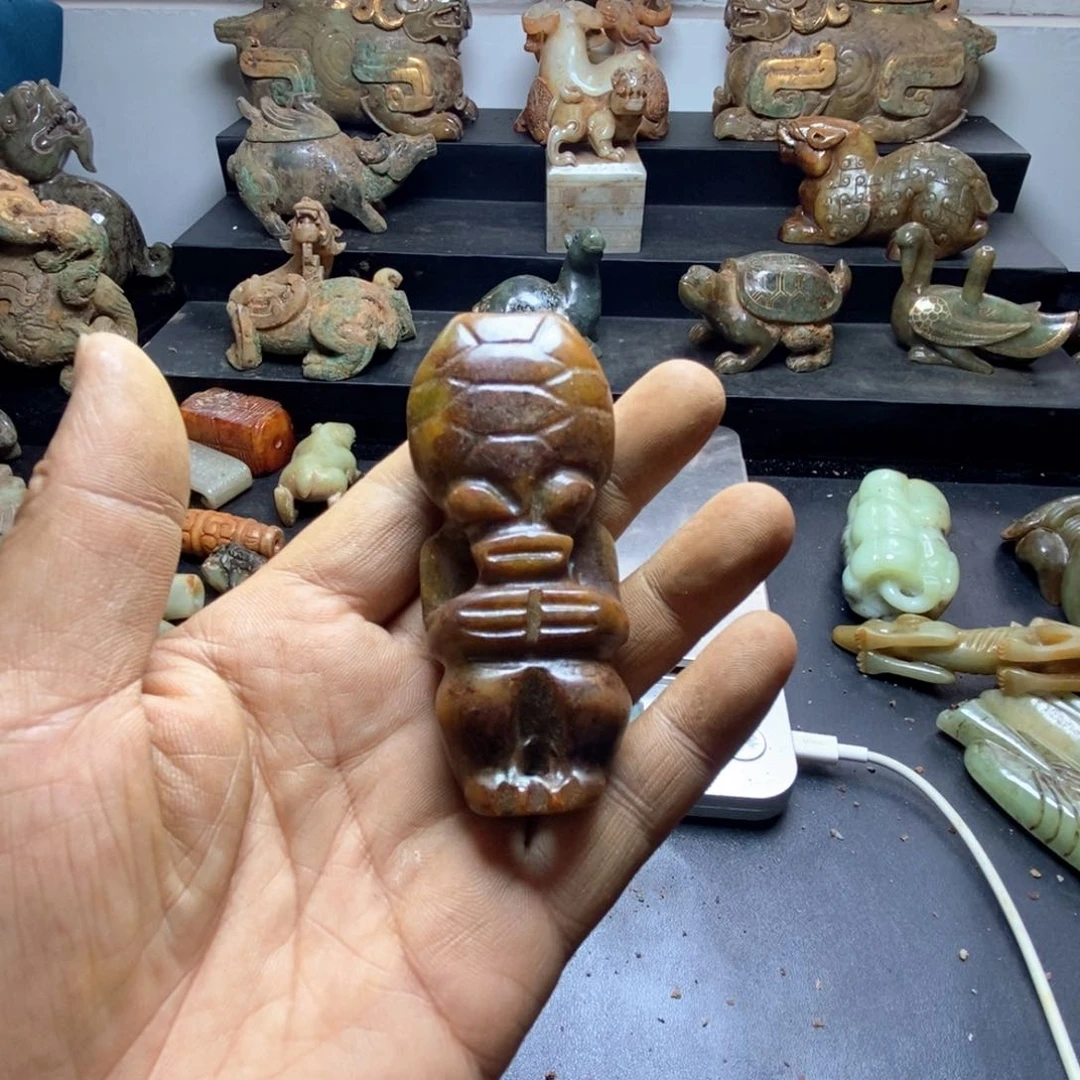 和田玉未镶嵌把件