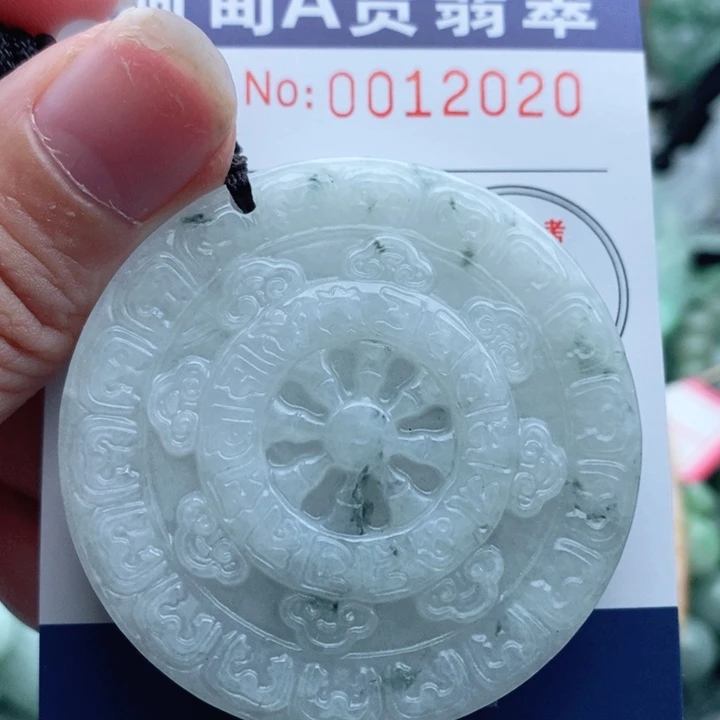 翡翠未镶嵌颈饰一