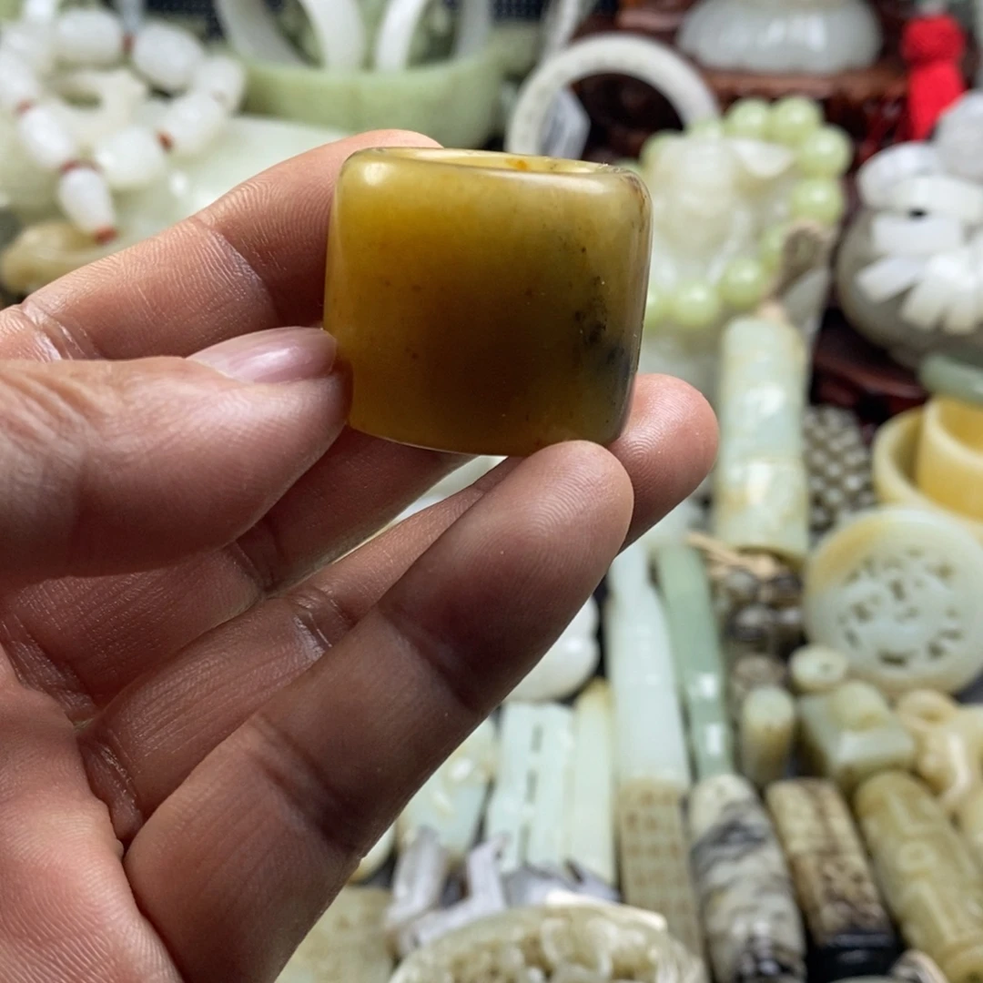 和田玉（糖玉）未镶嵌颈饰