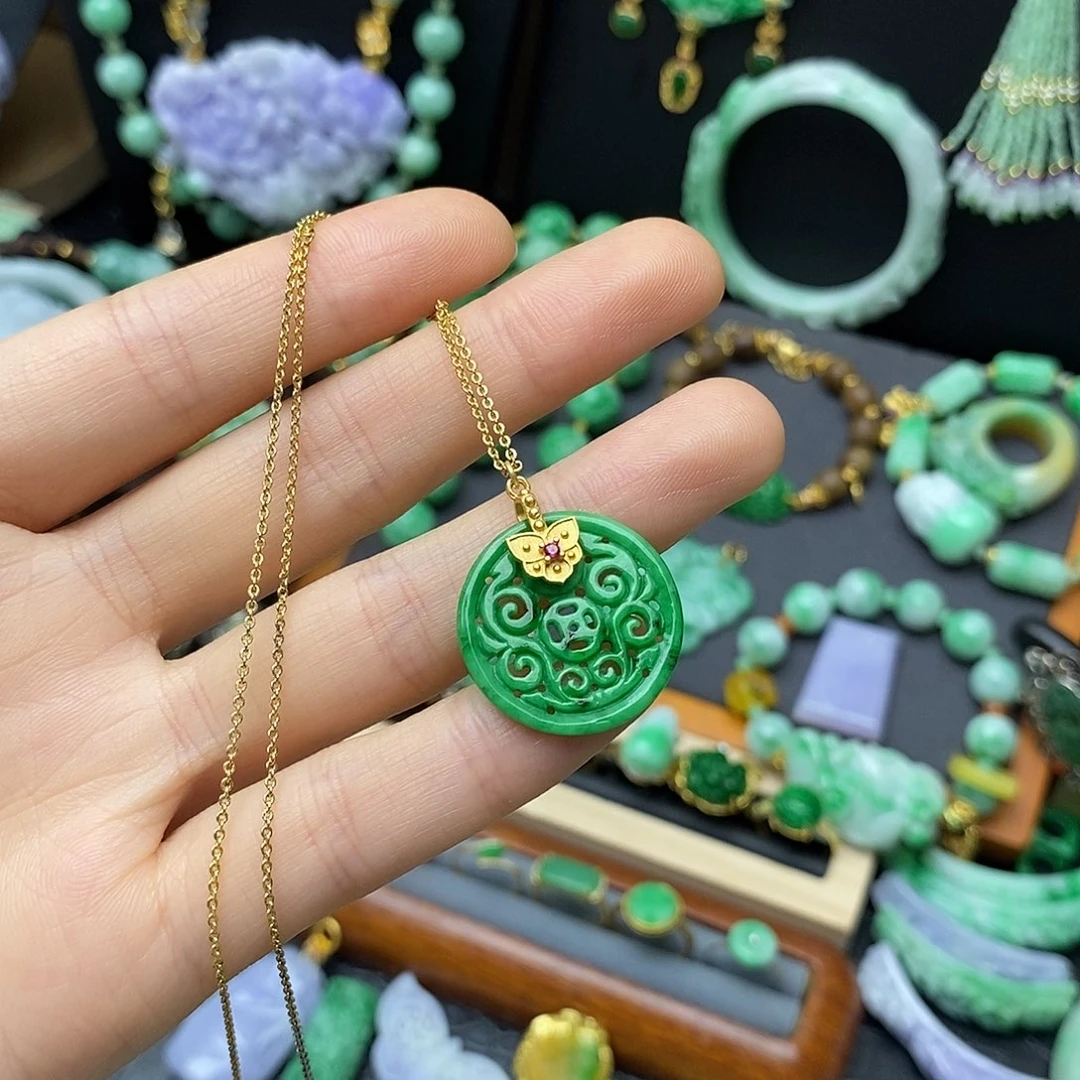 翡翠未镶嵌颈饰阳绿圆牌