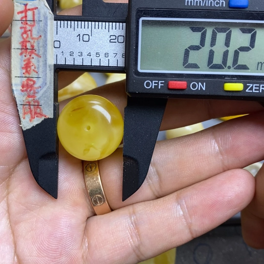 蜜蜡未镶嵌裸石20.2x12.7微瑕墩子