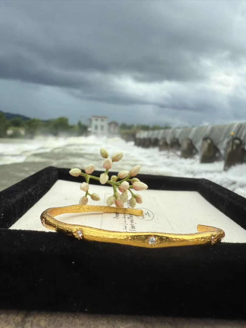 铜合金手镯 时尚金色六芒星开口手镯时尚锆石饰品送礼磨砂精美