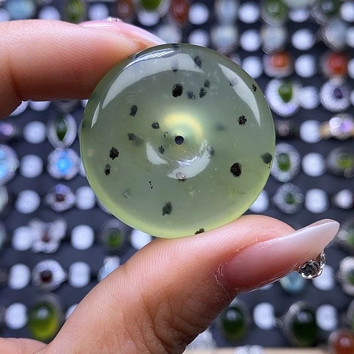 岫玉颈饰未镶嵌吊坠