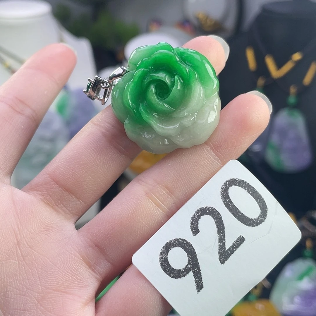 翡翠未镶嵌吊坠(赠链)