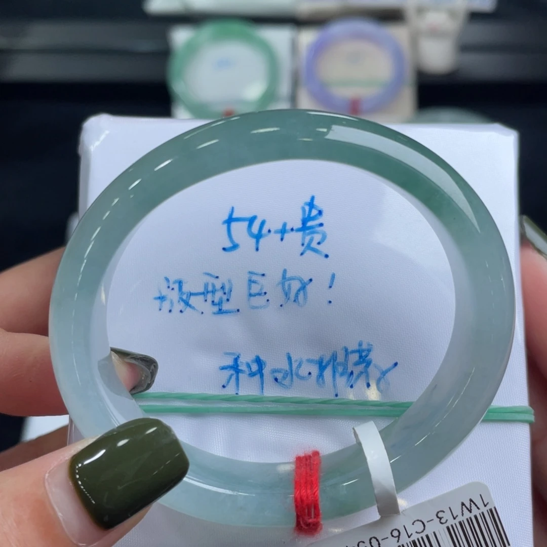 翡翠手镯未镶嵌翡翠手镯