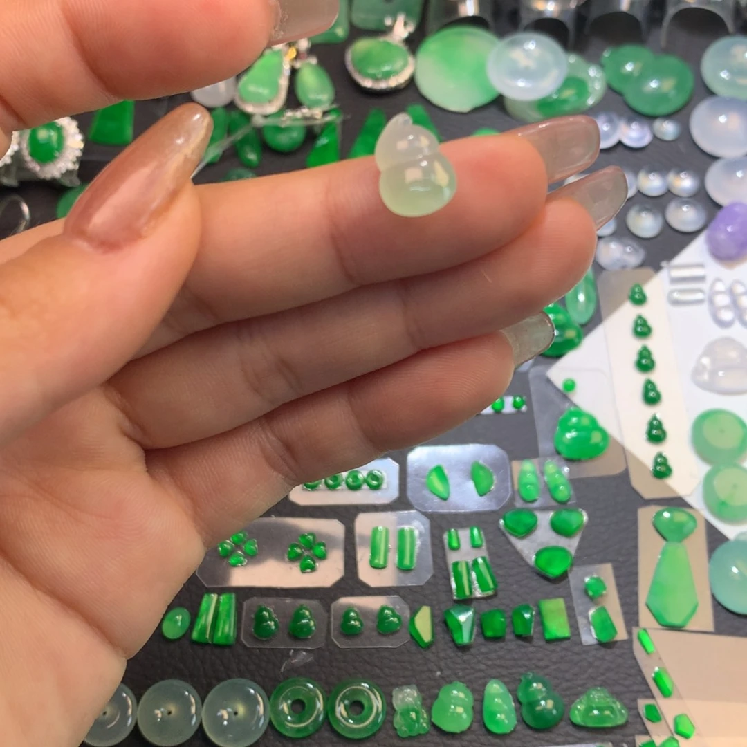 翡翠颈饰未镶嵌裸石葫芦