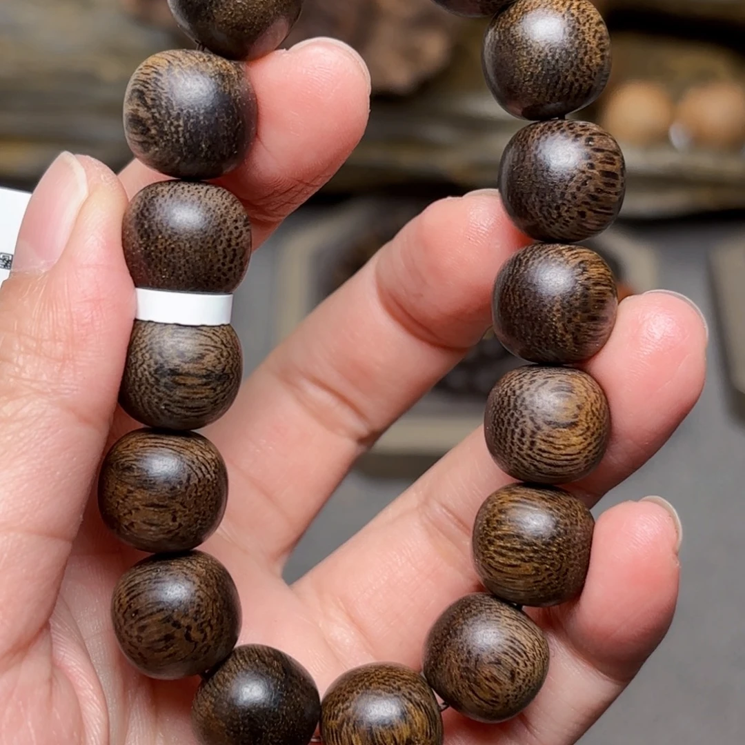 沉香手串越南芽庄黑土玉化1.2