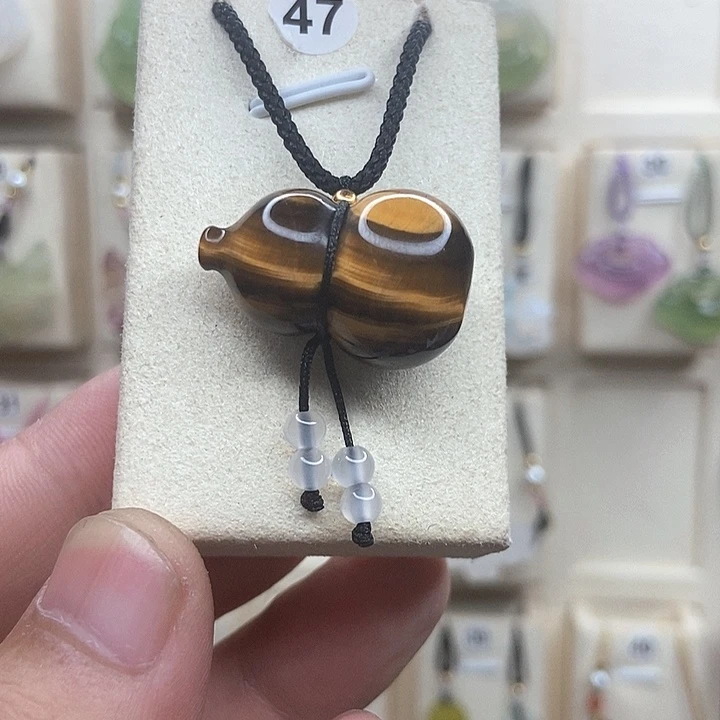 石英岩玉未镶嵌颈饰安*