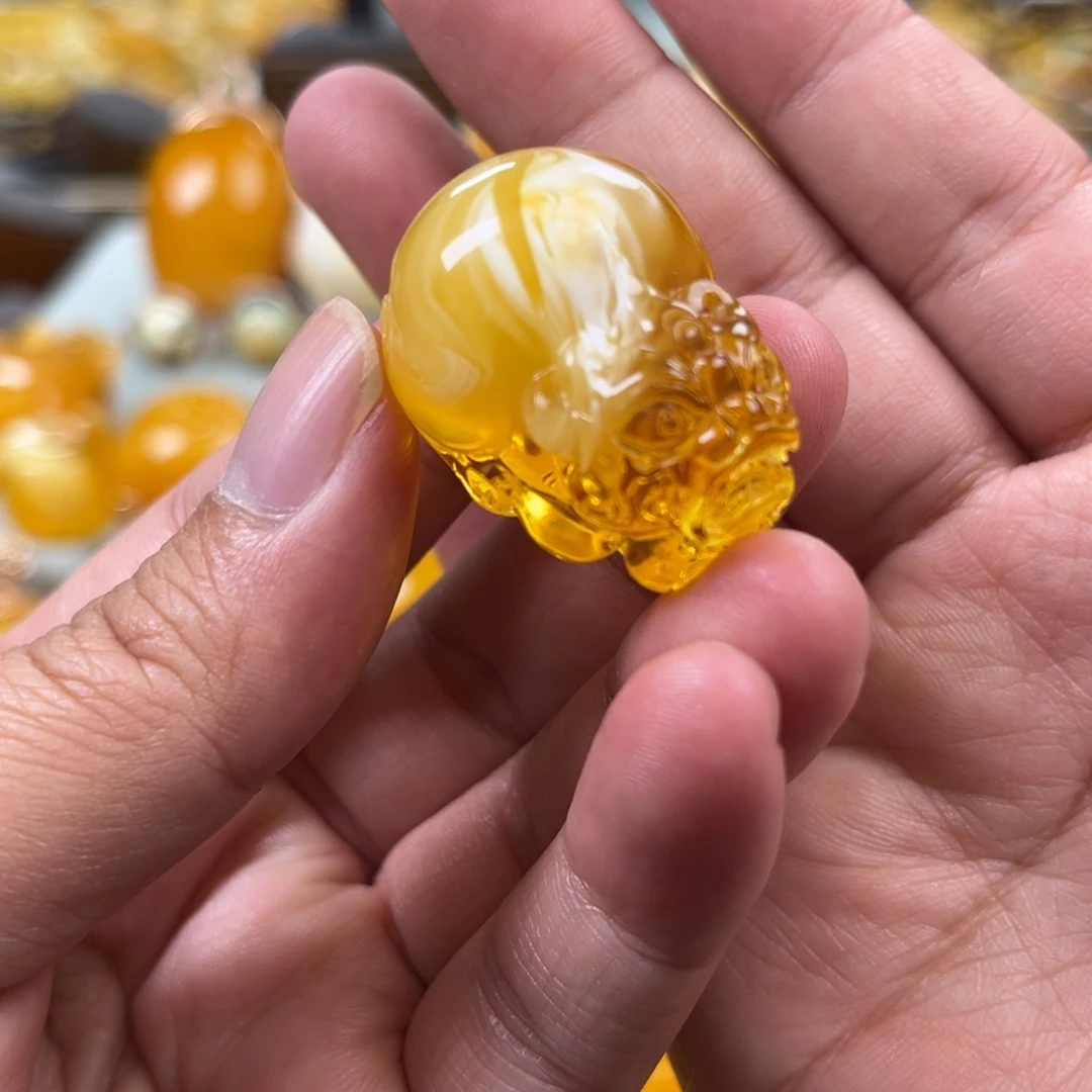 蜜蜡未镶嵌珠宝奇石