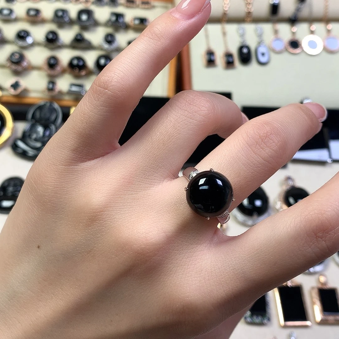 翡翠戒指18K金镶嵌墨翠