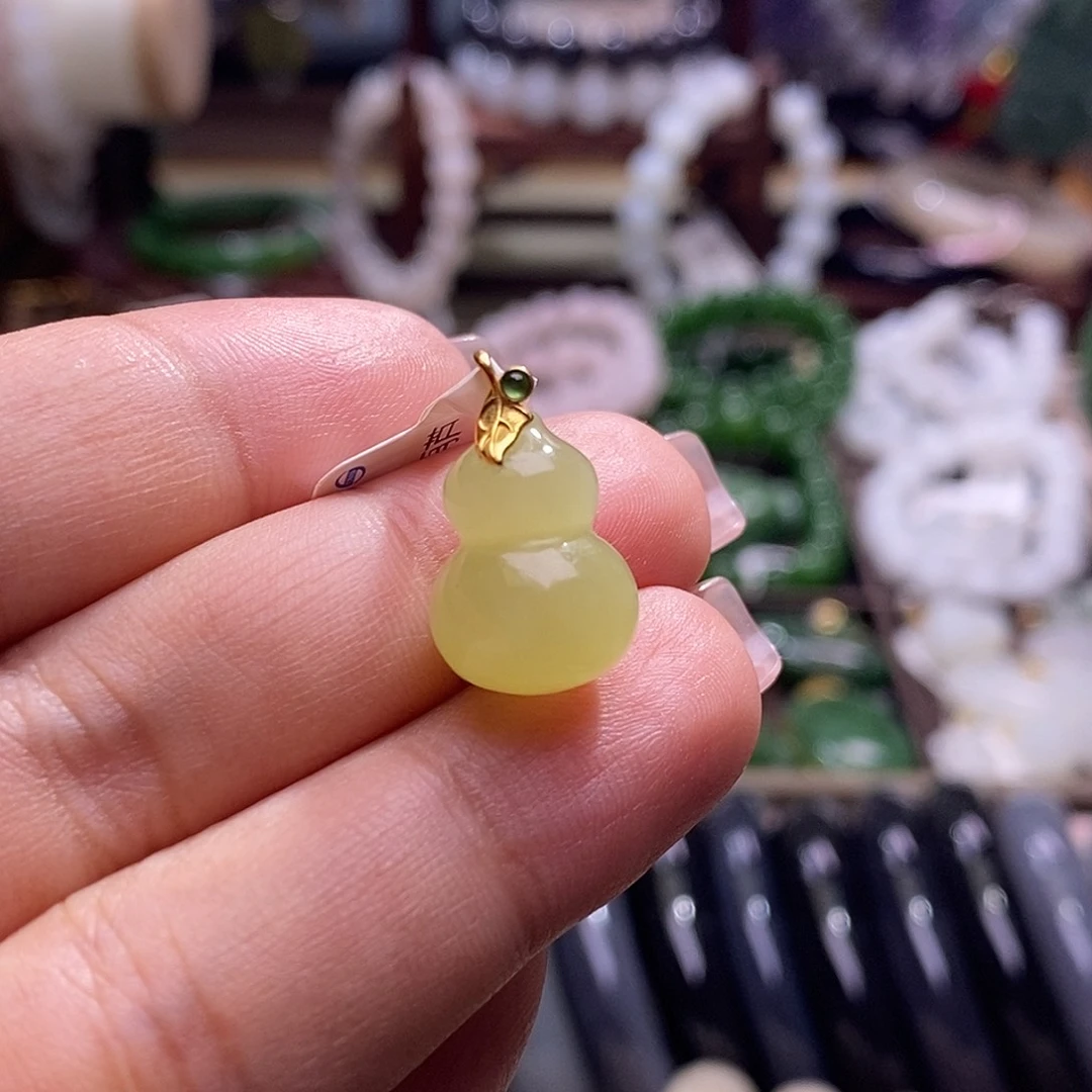 颈饰未镶嵌和田玉新疆若羌黄口老矿料高冰鸡油黄金镶葫芦