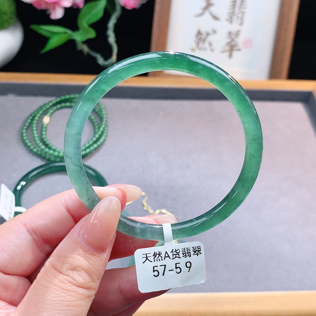 未镶嵌手镯（圆镯）翡翠