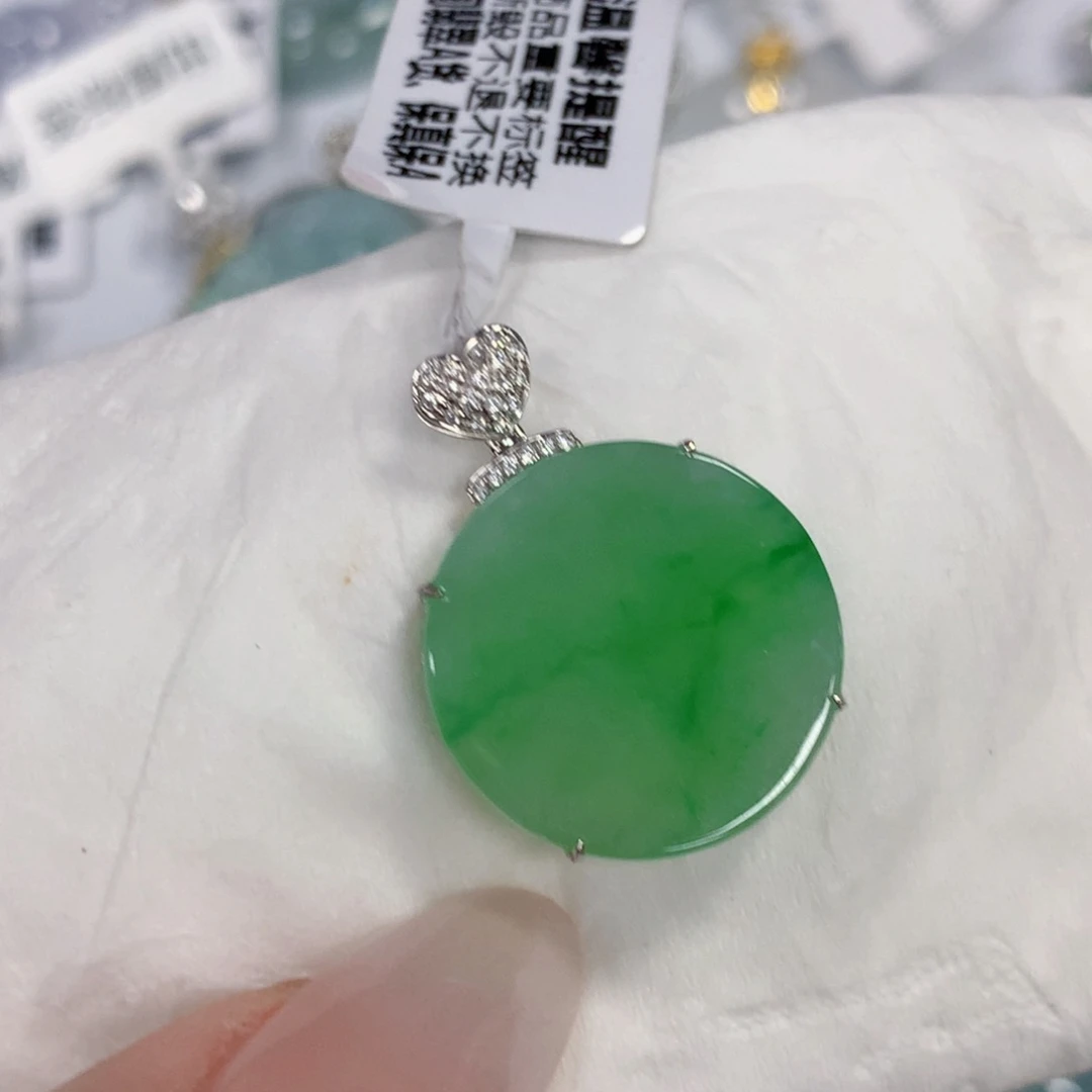 颈饰18K金镶嵌翡翠