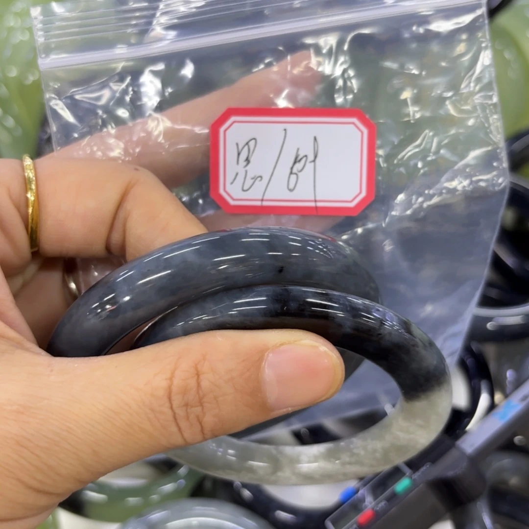 思***达蛇纹石玉未镶嵌天然岫玉手镯