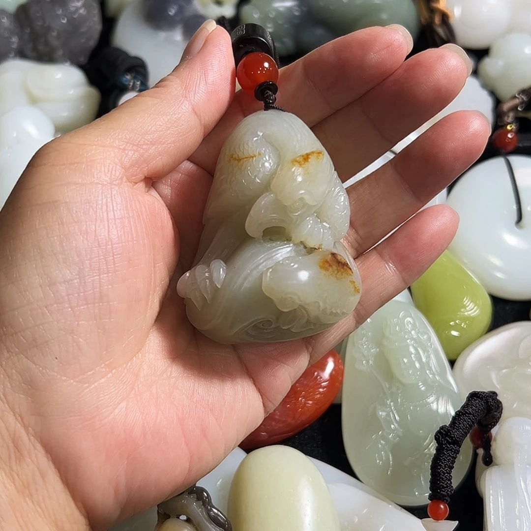 风***灯和田玉未镶嵌颈饰