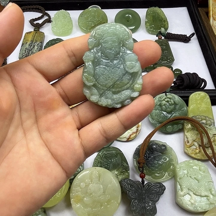 岫玉未镶嵌吊坠(赠链)