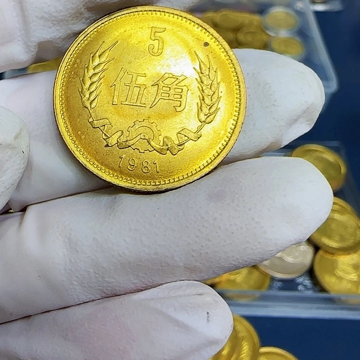 其他普通金属1981长城五角一枚扣盒带黑点福利