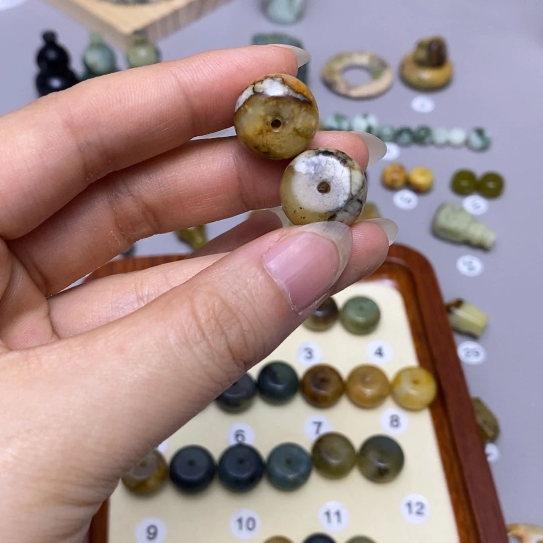 蛇纹石玉合金配饰煦**.