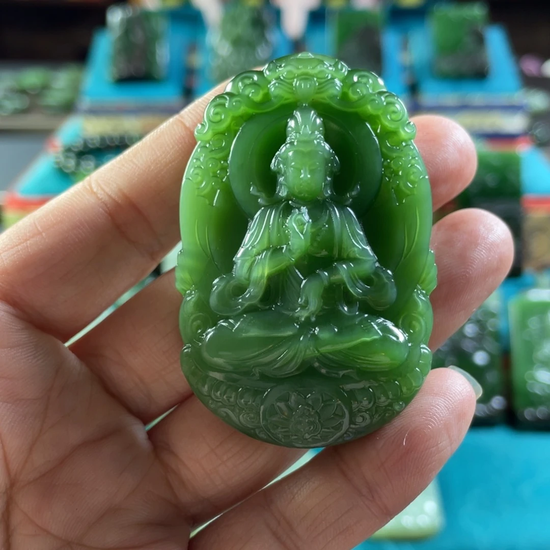 摆***人和田玉未镶嵌颈饰