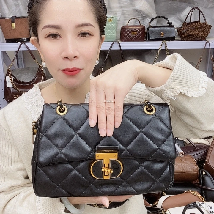 蚕丝小牛剖层皮革PU