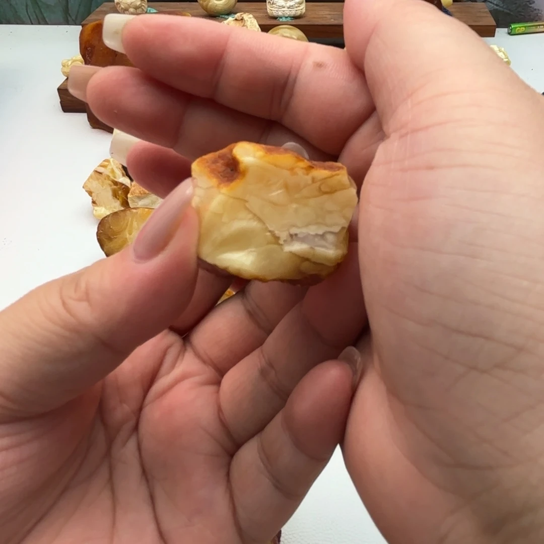何***宁定制琥珀未镶嵌蜜蜡