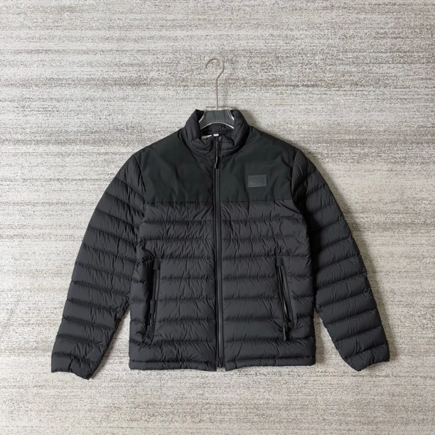99新 BURBERRY/博柏利 胶牌logo拼接立领轻羽绒服/M码#3876