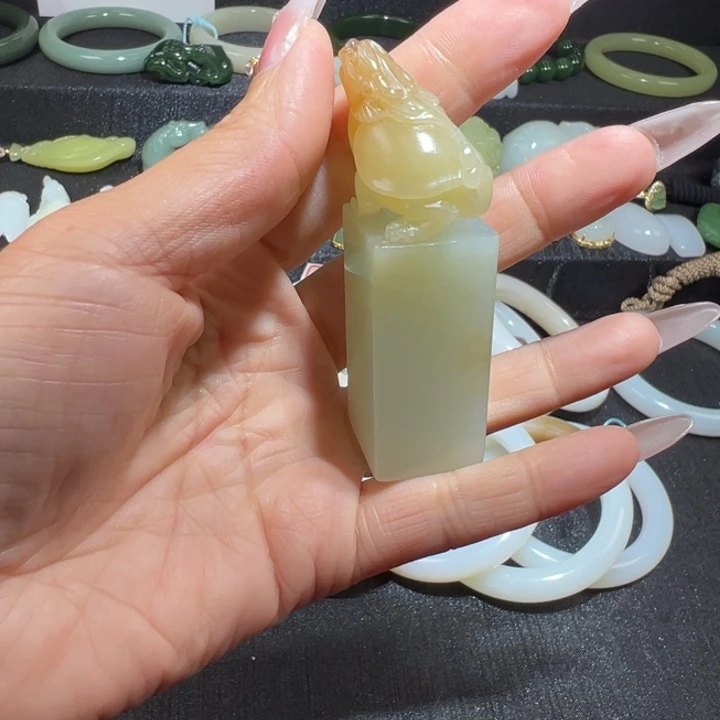 和田玉未镶嵌把件