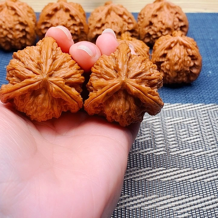 家***儿文玩核桃吊坠三棱